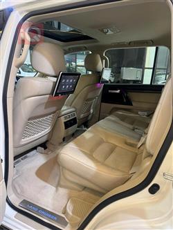 تۆیۆتا لاند کروزەر